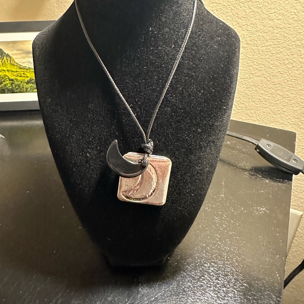 Free People Serendipity Black Moon Necklace NWOT - Picture 3 of 4